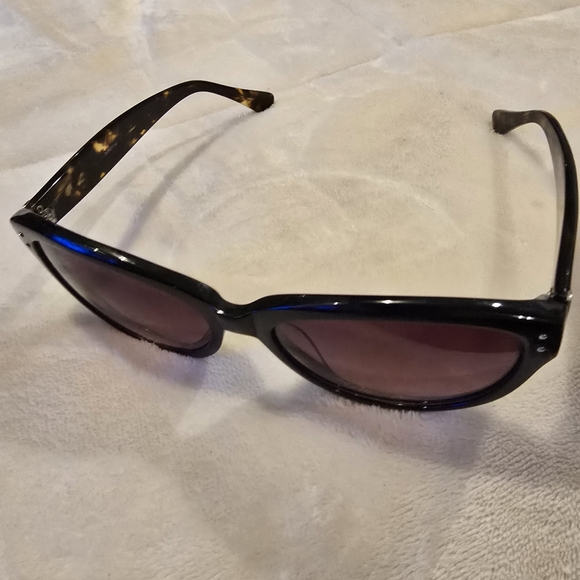 Tortoise Shell Sunglasses - Picture 3 of 3